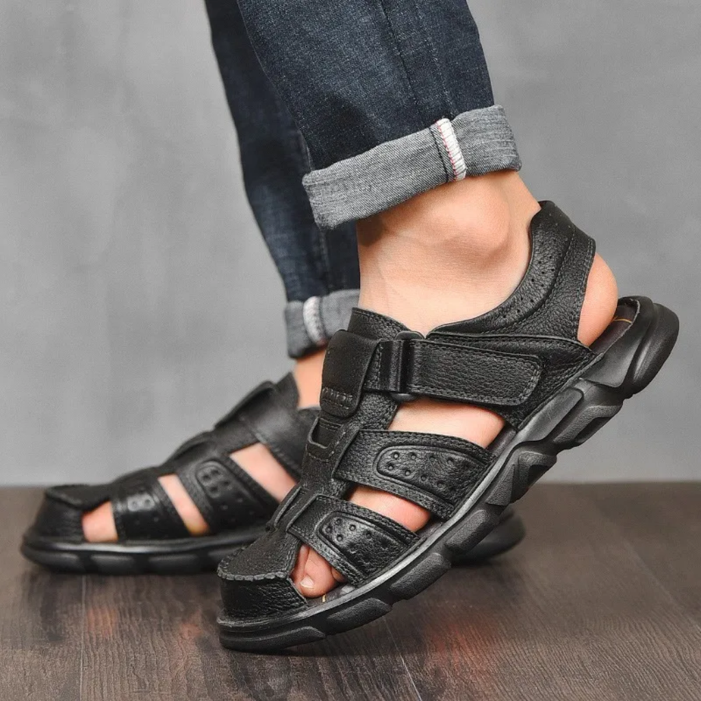 Herren Sandalen mit geschlossenem Zehenbereich aus veganem Leder