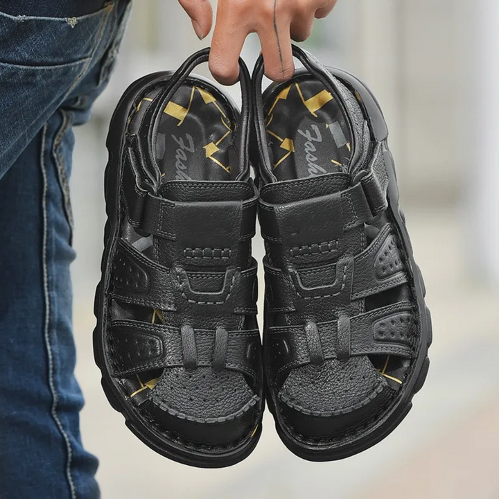 Herren Sandalen mit geschlossenem Zehenbereich aus veganem Leder