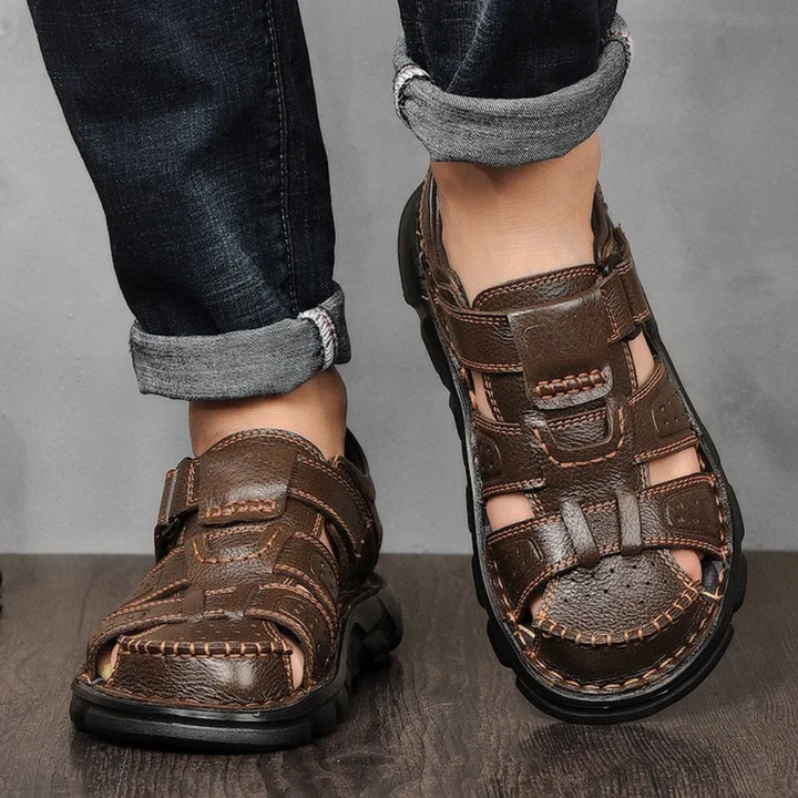 Herren Sandalen mit geschlossenem Zehenbereich aus veganem Leder