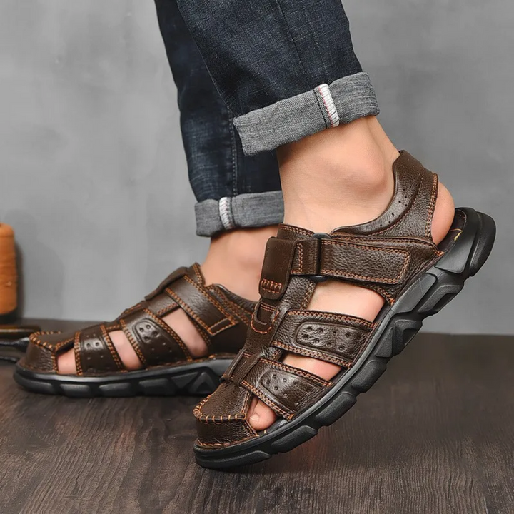 Herren Sandalen mit geschlossenem Zehenbereich aus veganem Leder