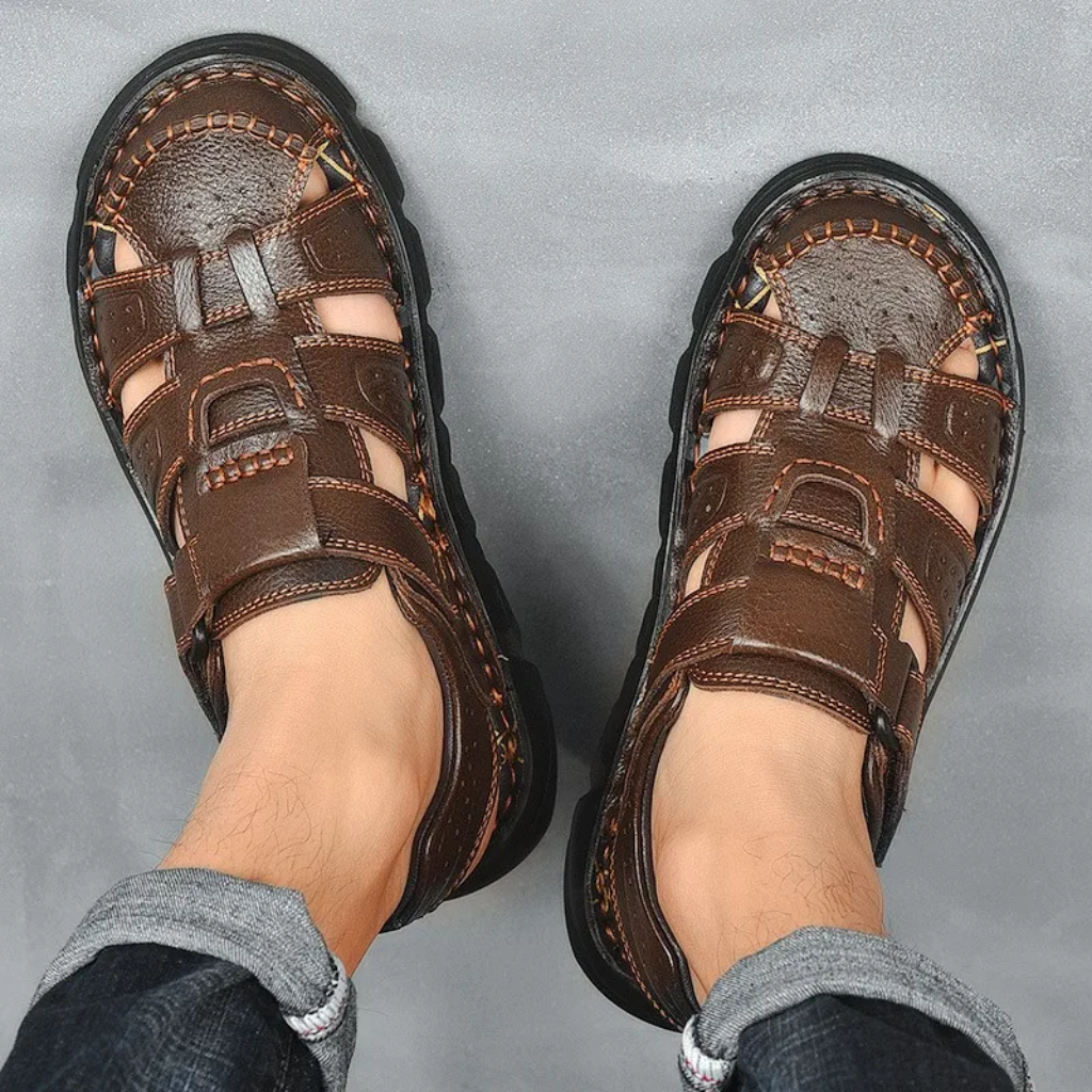 Herren Sandalen mit geschlossenem Zehenbereich aus veganem Leder
