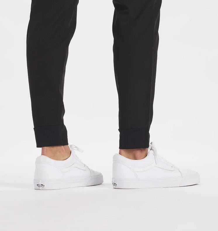 Herrenhose mit Tunnelzugbund und Taschen