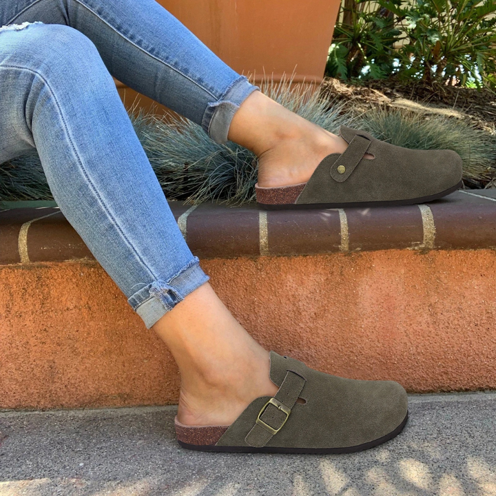 Slippers – Stilvolles Design mit ergonomischem Fußbett