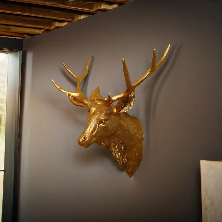 Majestätischer Hirschkopf als Wanddekoration