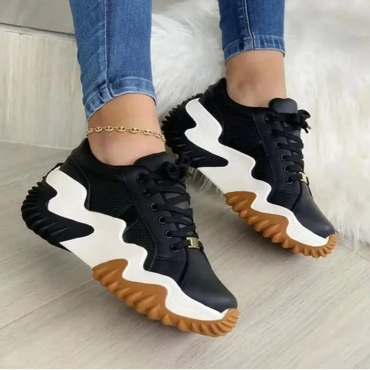 Damen Sneaker mit Schnürverschluss und texturierter Sohle